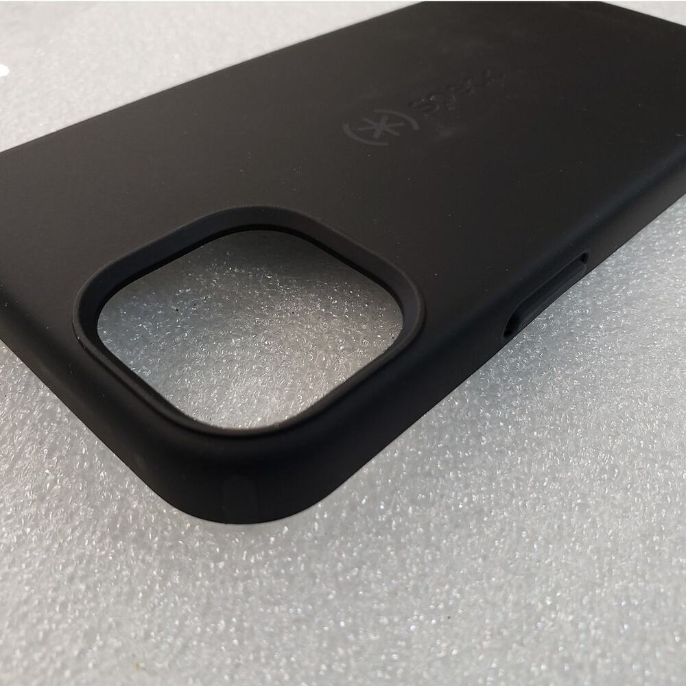 Speck Magnetic Case for iPhone 13 - Black Cover